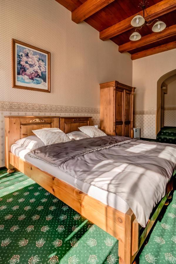 Hotel Maxim Фридек-Мистек Экстерьер фото