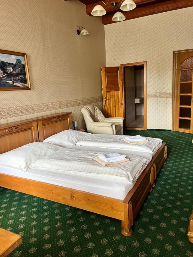 Hotel Maxim Фридек-Мистек Экстерьер фото