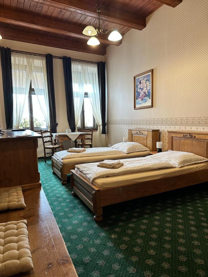 Hotel Maxim Фридек-Мистек Экстерьер фото