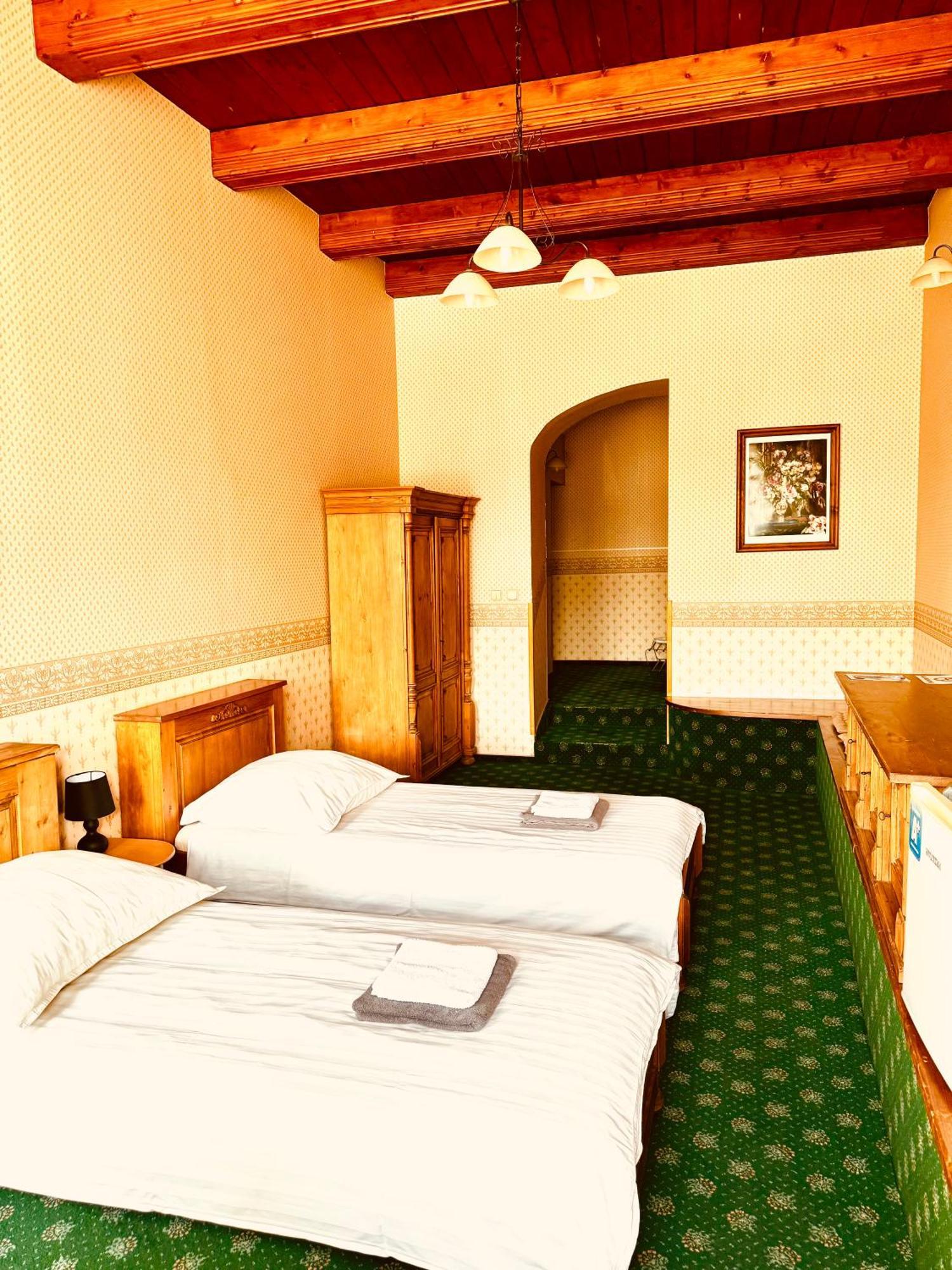 Hotel Maxim Фридек-Мистек Экстерьер фото